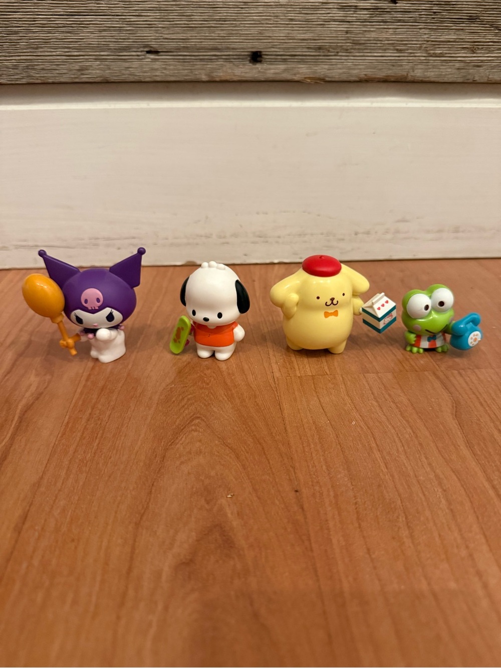 Hello Kitty Sanrio Mini Figure Set – Yellow, Purple, Green & White Characters